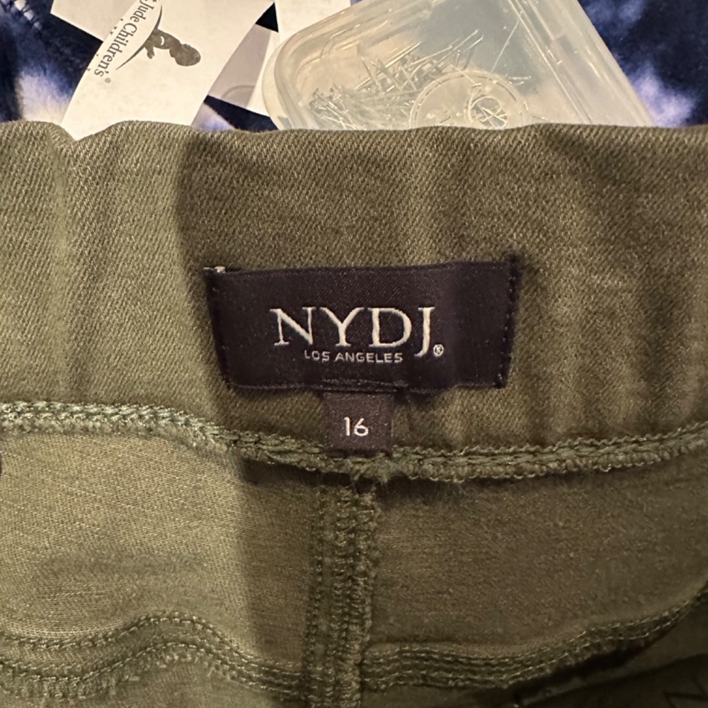 NYDJ shorts Size 16 - Picture 4 of 5